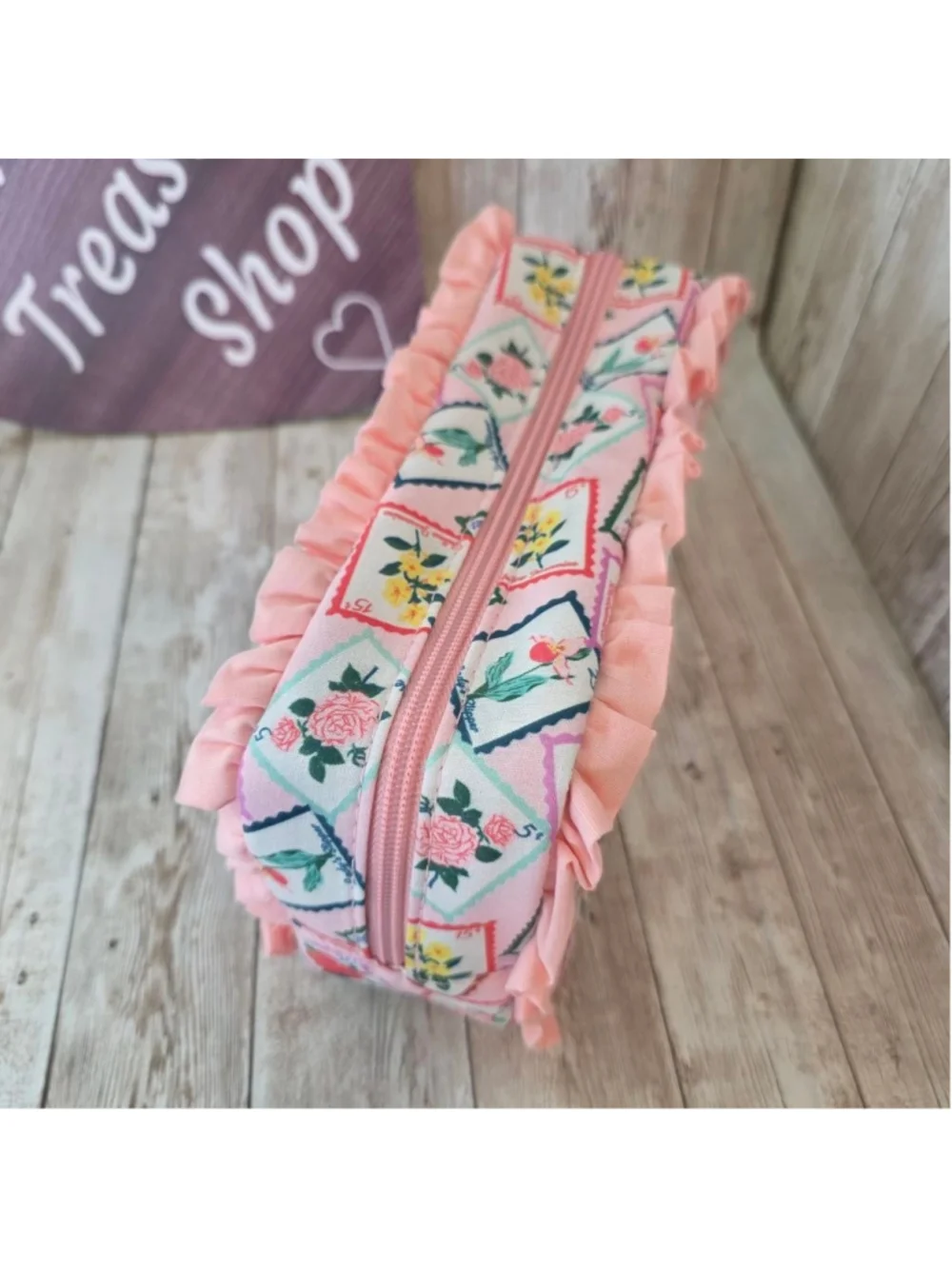 Women's Unbranded Pink Floral Stamp Cosmetic Bag NWOT